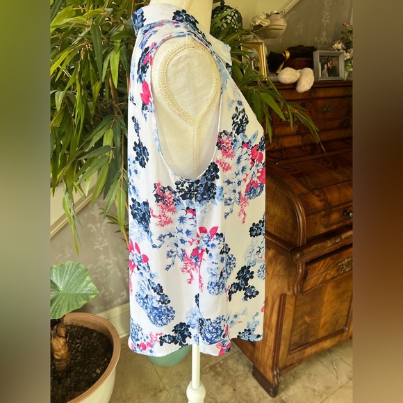 Elle ladies sleeveless NWOT floral blouse size large wrinkle free - Picture 10 of 13